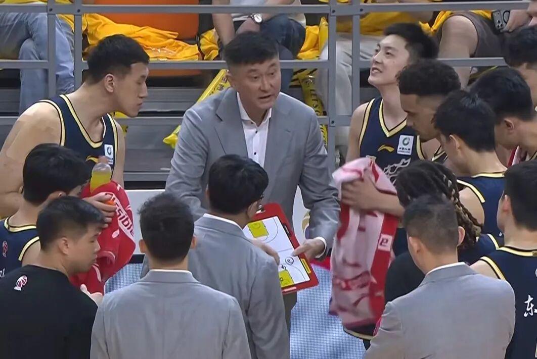 188金宝博体育官方入口-广东男篮加时3分险胜北京，张皓嘉读秒绝杀 胡明轩23+6奎因39+9+8